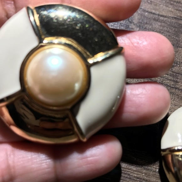 Vintage Givenchy Simulated Pearl Clip On Earrings - Picture 3 of 8